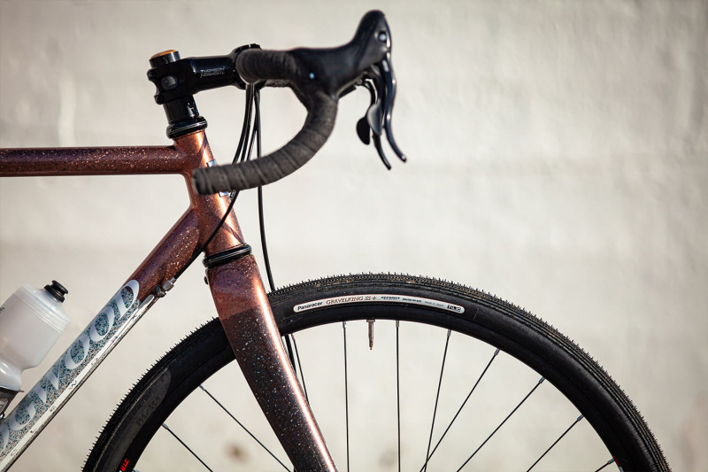Profile view of the handlebars, stem, and fork on the Dogwood Cycleworx Copper Gravel bike.